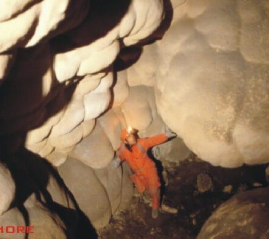 Speleologia nelle grotte della Cascata