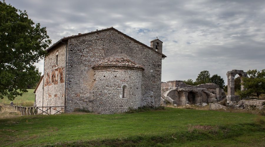 Carsulae,_chiesa_dei_Santi_Cosma_e_Damiano